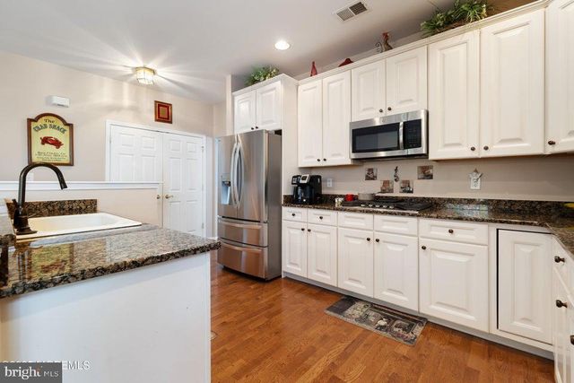 24 POND VIEW CIRCLE, Barnegat, NJ 08005