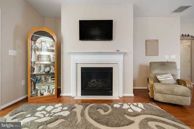 24 POND VIEW CIRCLE, Barnegat, NJ 08005