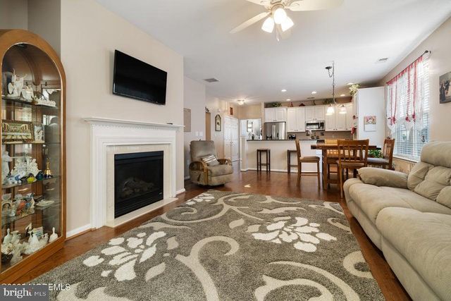 24 POND VIEW CIRCLE, Barnegat, NJ 08005