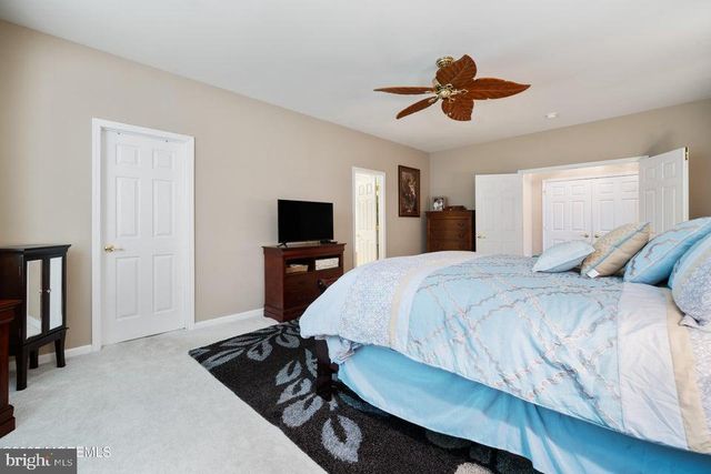 24 POND VIEW CIRCLE, Barnegat, NJ 08005