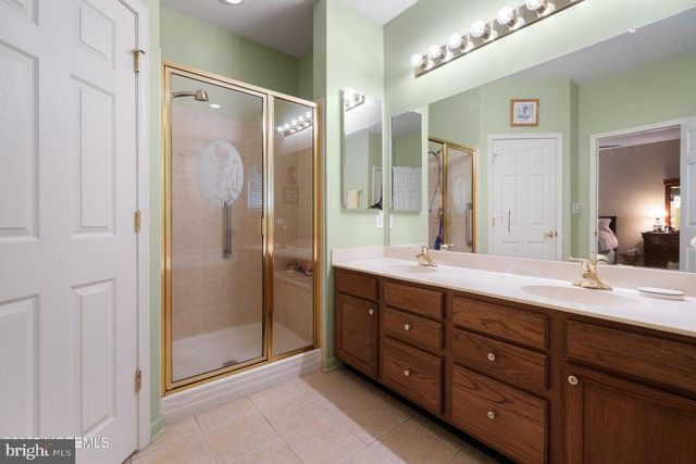 24 POND VIEW CIRCLE, Barnegat, NJ 08005