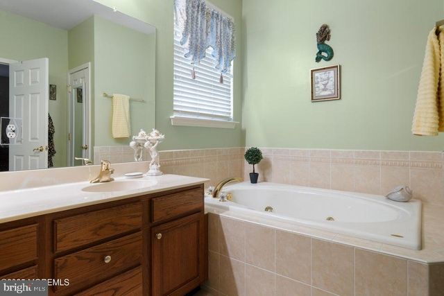 24 POND VIEW CIRCLE, Barnegat, NJ 08005