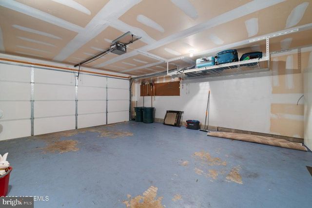 24 POND VIEW CIRCLE, Barnegat, NJ 08005