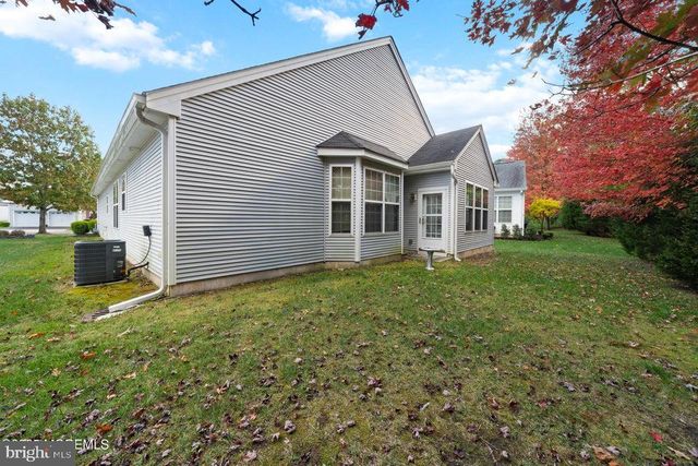 24 POND VIEW CIRCLE, Barnegat, NJ 08005