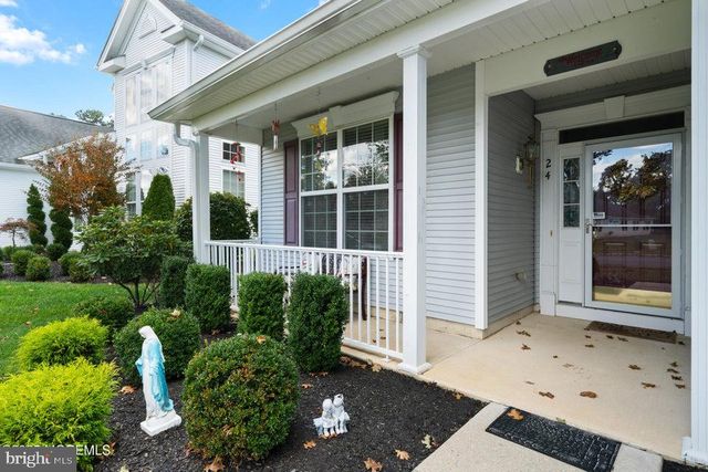 24 POND VIEW CIRCLE, Barnegat, NJ 08005