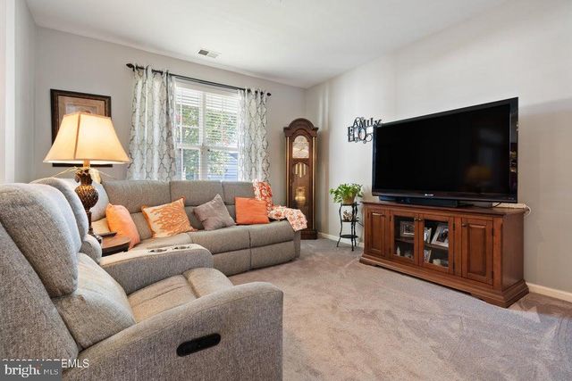 24 POND VIEW CIRCLE, Barnegat, NJ 08005