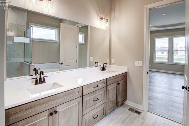 5843 Marcella Way, North Ridgeville, OH 44039