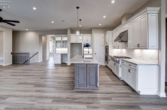 5843 Marcella Way, North Ridgeville, OH 44039