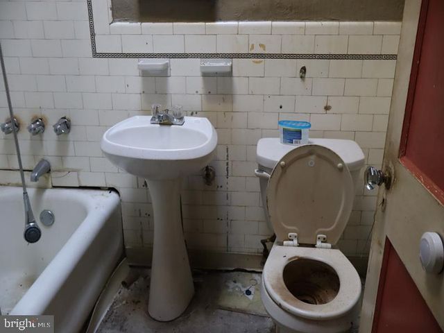 1906 PLYMOUTH ST, Philadelphia, PA 19138