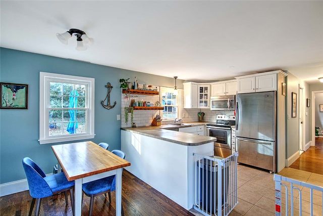 4 Hillcrest Avenue, Smithfield, RI 02828