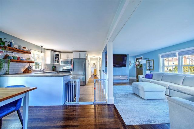 4 Hillcrest Avenue, Smithfield, RI 02828