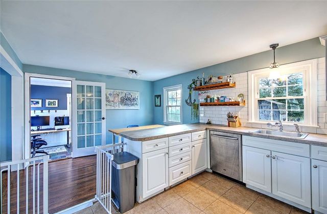 4 Hillcrest Avenue, Smithfield, RI 02828