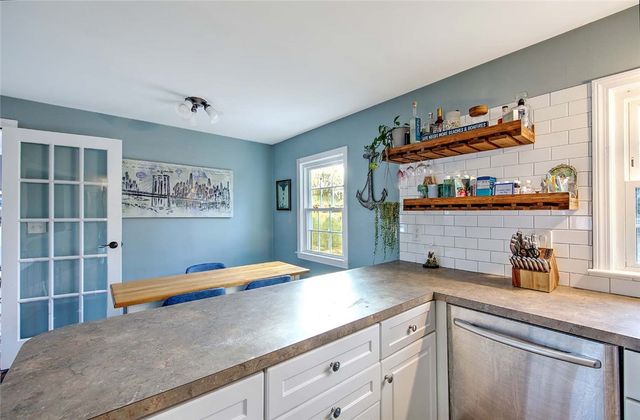 4 Hillcrest Avenue, Smithfield, RI 02828