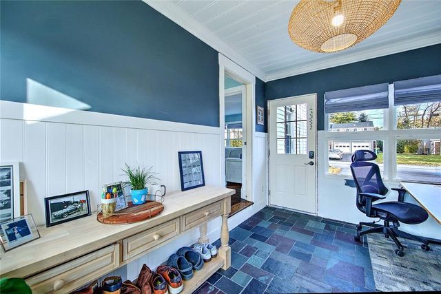 4 Hillcrest Avenue, Smithfield, RI 02828