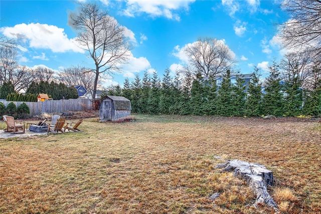 4 Hillcrest Avenue, Smithfield, RI 02828