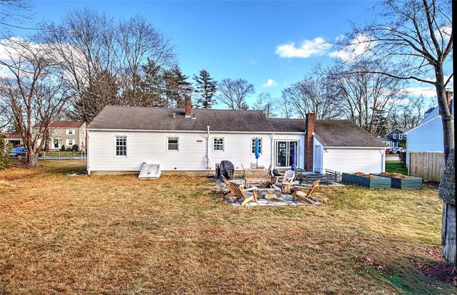 4 Hillcrest Avenue, Smithfield, RI 02828