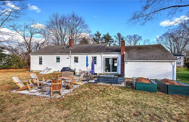 4 Hillcrest Avenue, Smithfield, RI 02828