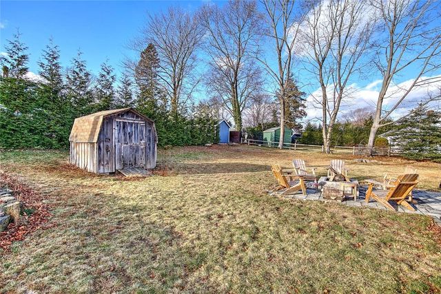 4 Hillcrest Avenue, Smithfield, RI 02828