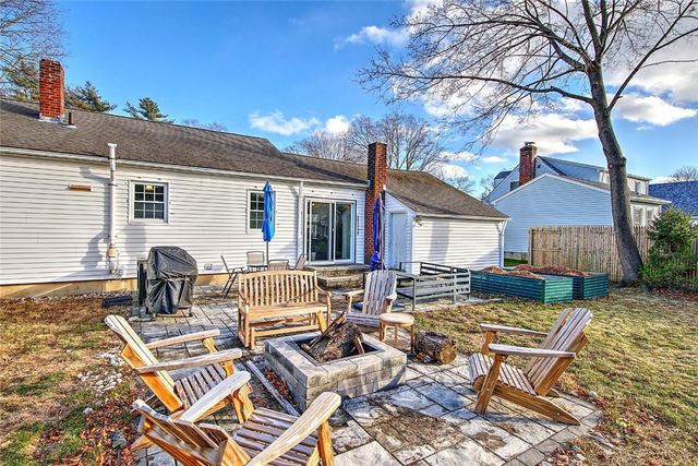 4 Hillcrest Avenue, Smithfield, RI 02828