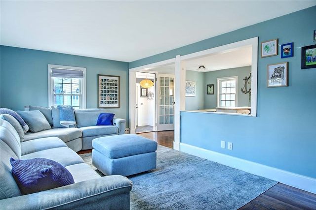 4 Hillcrest Avenue, Smithfield, RI 02828