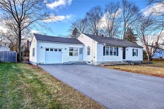 4 Hillcrest Avenue, Smithfield, RI 02828