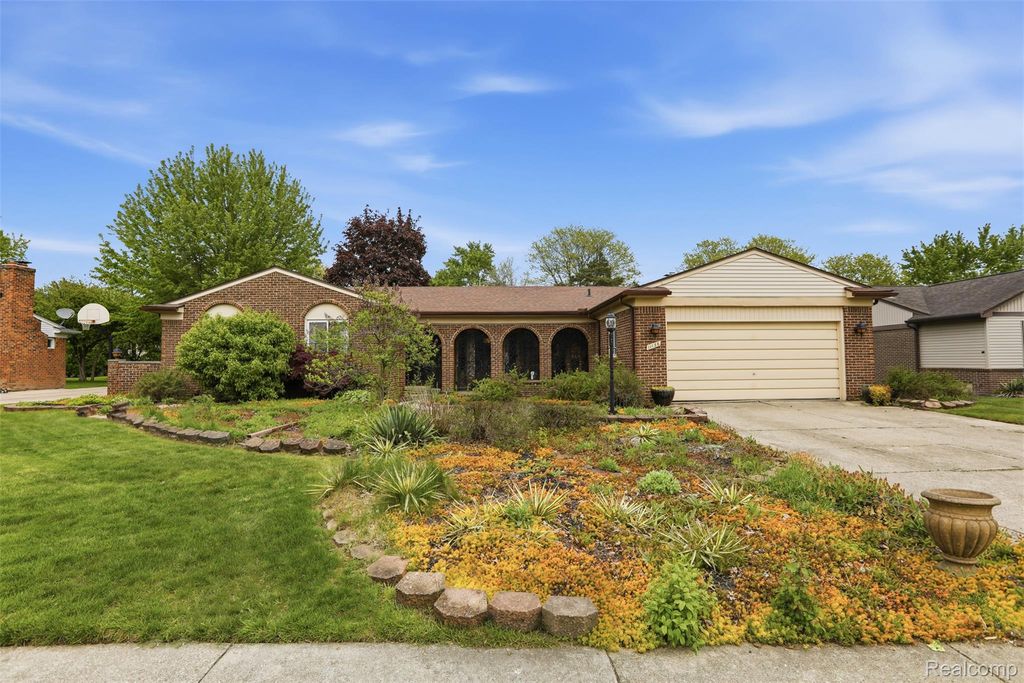 11136 Bellwood Drive, Plymouth Charter Township, MI 48170