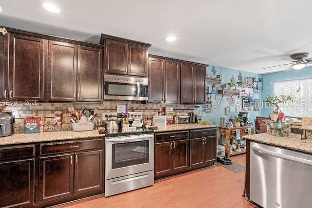 23 Oleander Dr, Beaufort, SC 29907