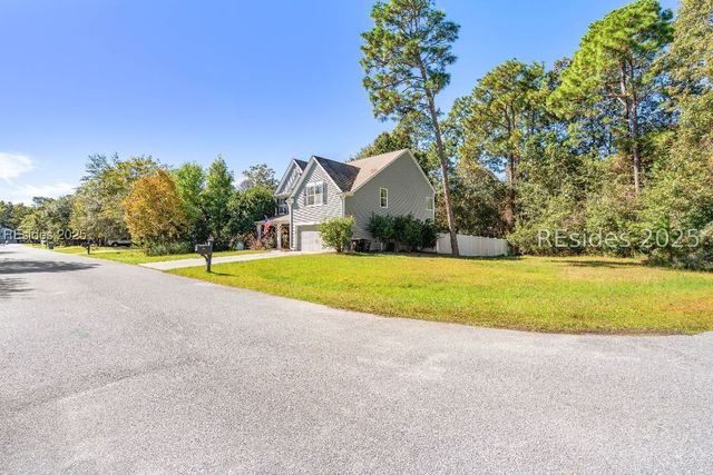 23 Oleander Dr, Beaufort, SC 29907