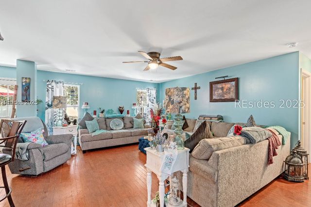 23 Oleander Dr, Beaufort, SC 29907