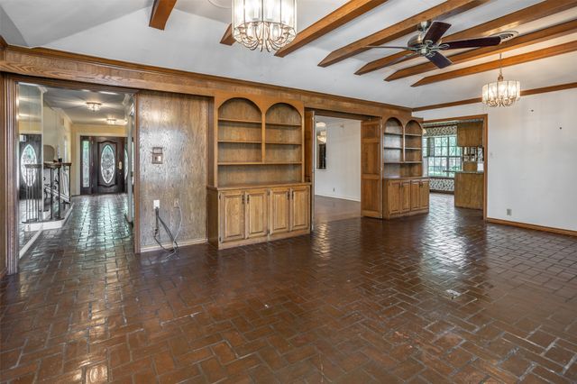 1010 Aspen Road, Gainesville, TX 76240