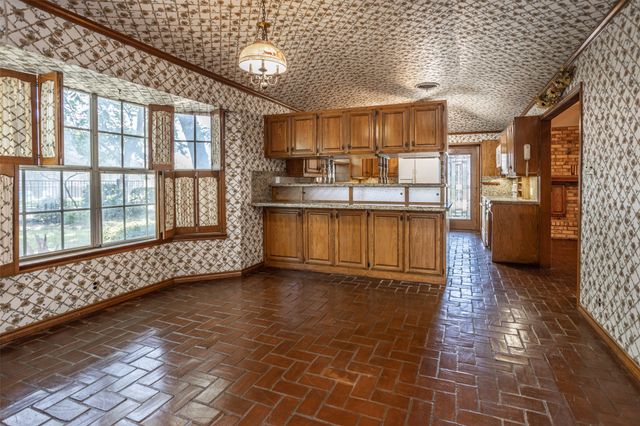 1010 Aspen Road, Gainesville, TX 76240