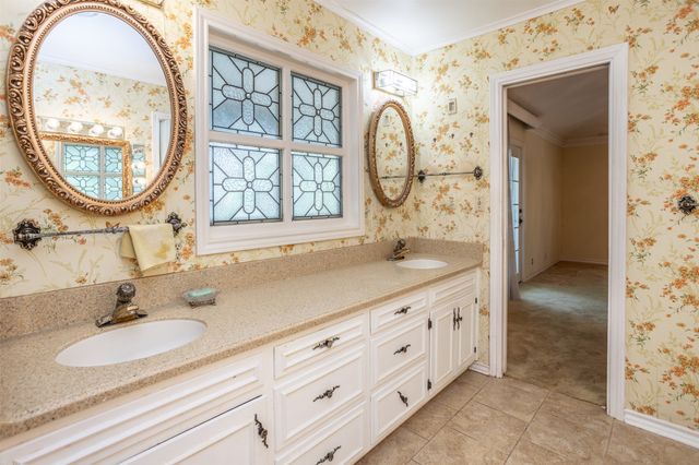 1010 Aspen Road, Gainesville, TX 76240