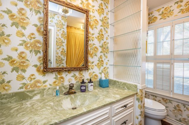 1010 Aspen Road, Gainesville, TX 76240