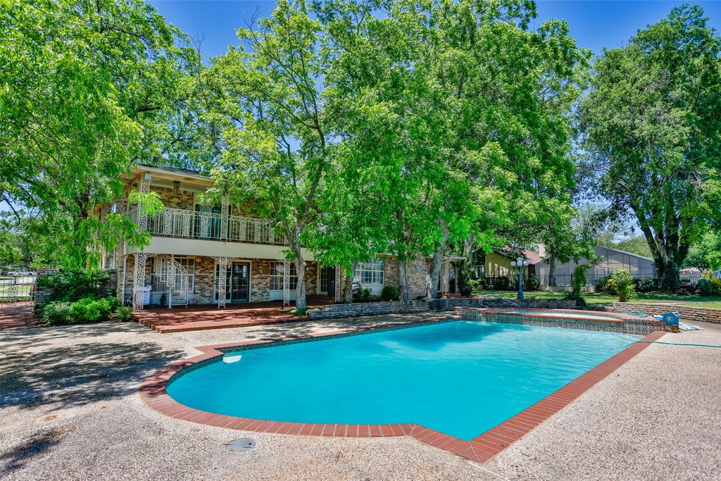 1010 Aspen Road, Gainesville, TX 76240