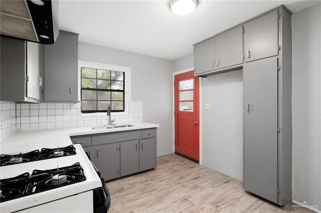 1808 N Cummings Avenue, Mission, TX 78572