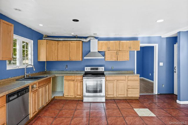 147 Branch Avenue, Central Islip, NY 11722