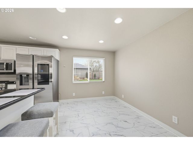 1271 ARCADIA Dr, Eugene, OR 97401