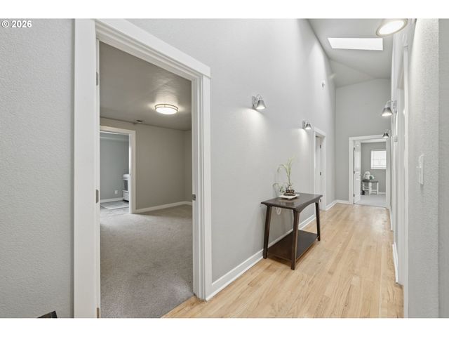 1271 ARCADIA Dr, Eugene, OR 97401