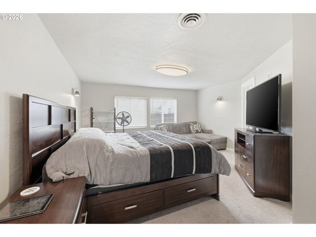 1271 ARCADIA Dr, Eugene, OR 97401