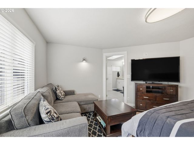 1271 ARCADIA Dr, Eugene, OR 97401