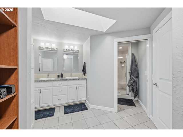 1271 ARCADIA Dr, Eugene, OR 97401