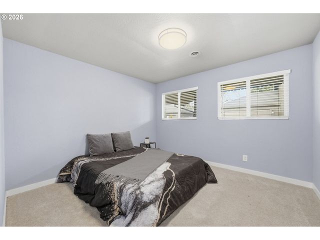 1271 ARCADIA Dr, Eugene, OR 97401