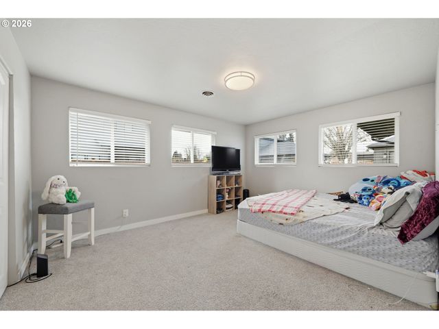 1271 ARCADIA Dr, Eugene, OR 97401