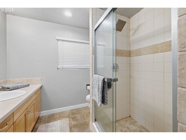 1271 ARCADIA Dr, Eugene, OR 97401