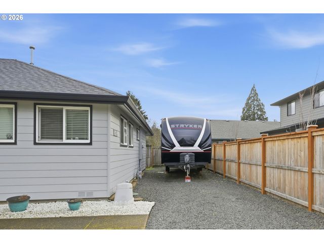 1271 ARCADIA Dr, Eugene, OR 97401