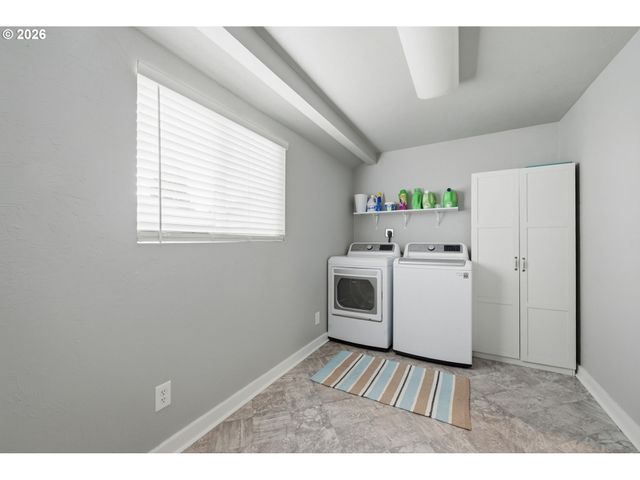 1271 ARCADIA Dr, Eugene, OR 97401