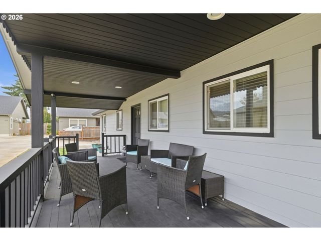 1271 ARCADIA Dr, Eugene, OR 97401