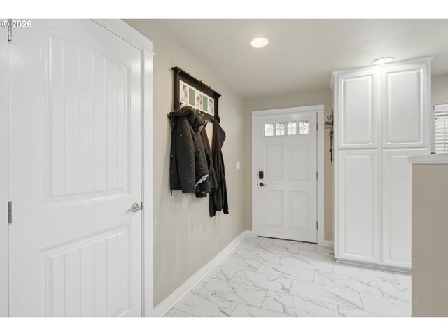 1271 ARCADIA Dr, Eugene, OR 97401