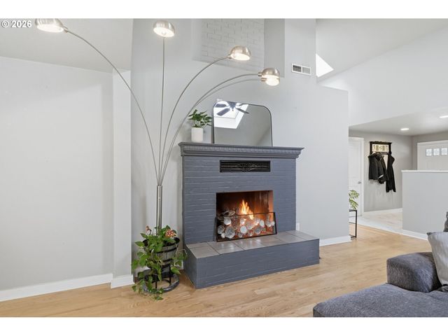 1271 ARCADIA Dr, Eugene, OR 97401