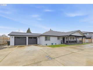 1271 ARCADIA Dr, Eugene, OR 97401